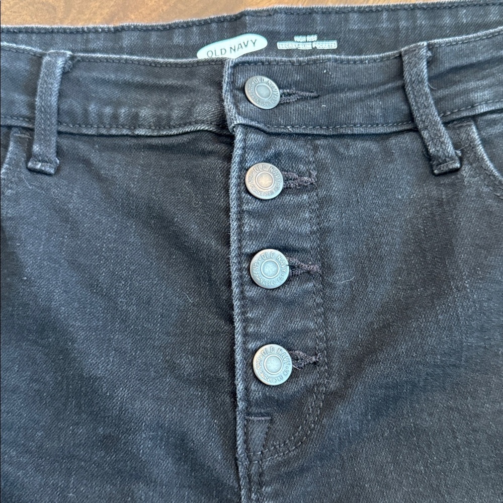 Old Navy Black Jean High Rise Secret Slim Pockets Raw Hem Shorts Size 14 - Picture 2 of 7
